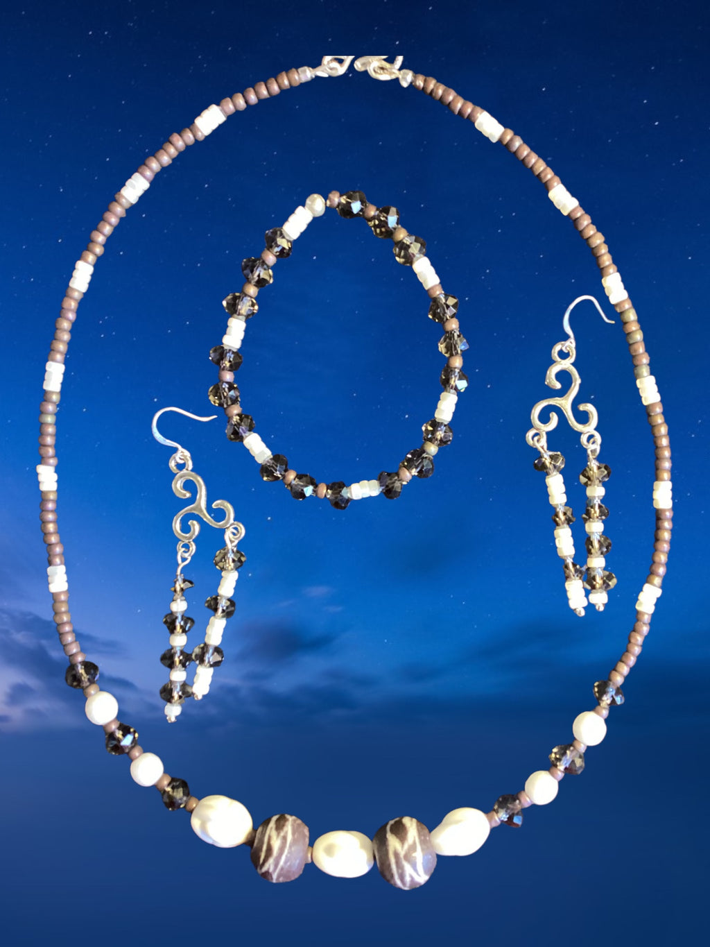 Elegant Pearl and Crystal Beaded Jewelry Set