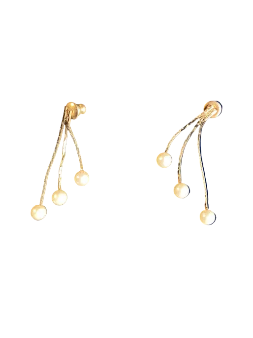 A pair of gold dangle earrings with twisted chains and white pearl beads, 