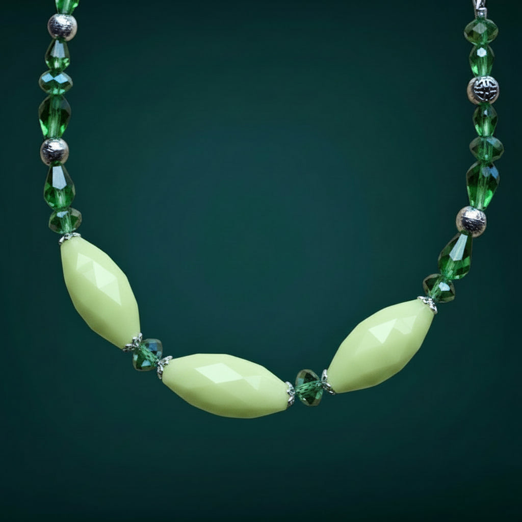 *Elegant Jade Green Beaded Necklace and Bracelet Jewelry Set