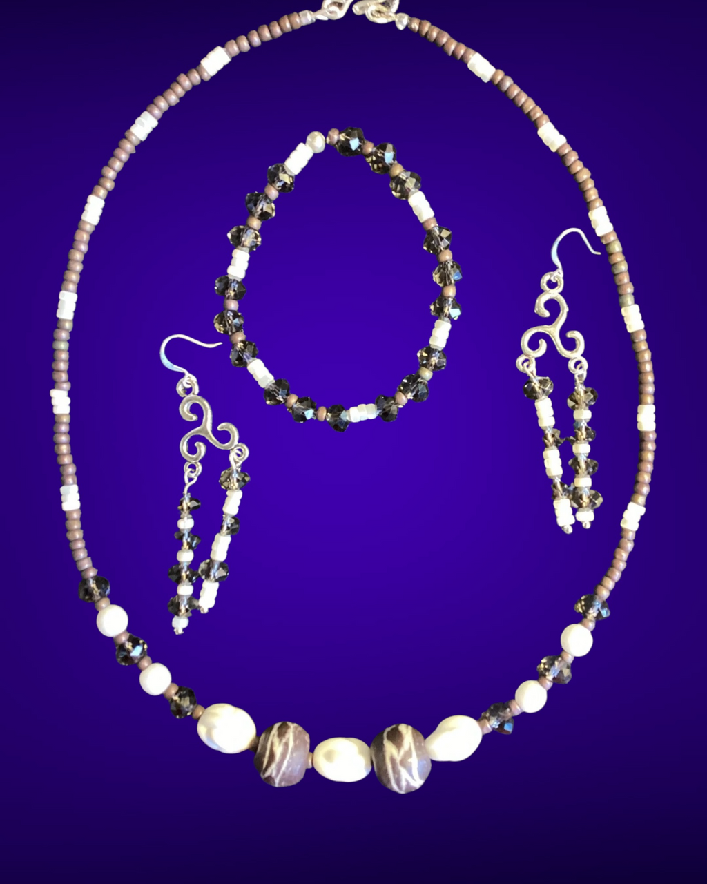 Elegant Pearl and Crystal Beaded Jewelry Set
